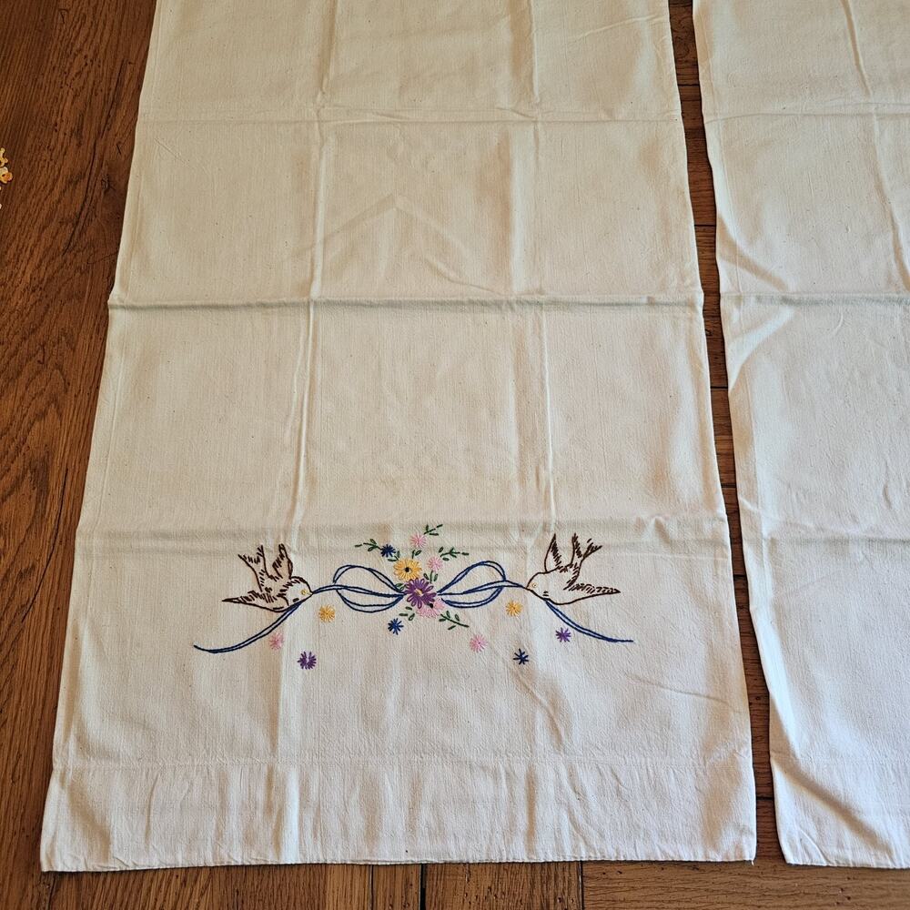 VTG LoveBird Ribbon Hand Embroidered Pillowcase Pair Cottagecore Floral Romantic - Picture 2 of 16